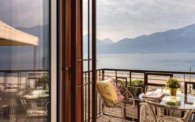 Camera Familiare con Vista Lago