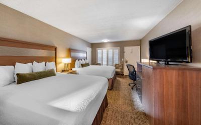 Queen Suite with Three Queen Beds