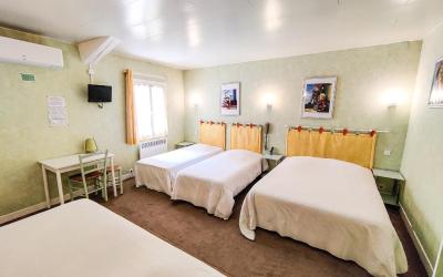 Chambre Familiale (2 Adultes + 3 Enfants) Chambre Familiale (2 Adultes + 3 Enfants)