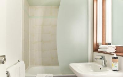 Chambre Pop avec 2 Lits Simples Chambre Pop avec 2 Lits Simples