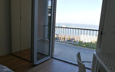 Camera Matrimoniale Deluxe con Balcone e Vista Mare