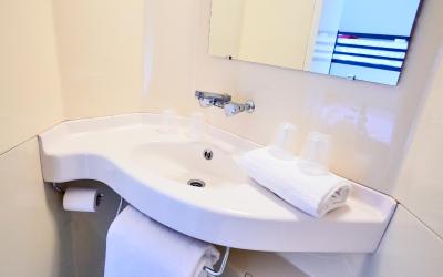 Chambre Supu00e9rieure avec 1u00a0Lit Double et 2u00a0Lits Simples Chambre Supu00e9rieure avec 1u00a0Lit Double et 2u00a0Lits Simples