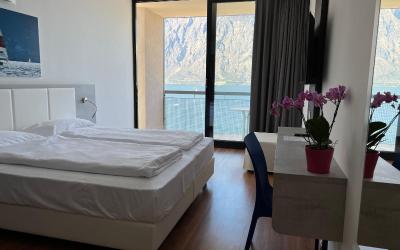 Camera Tripla con Vista Lago