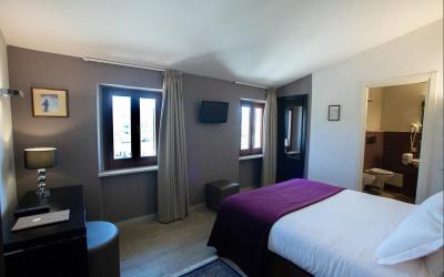 Camera Tripla Classic