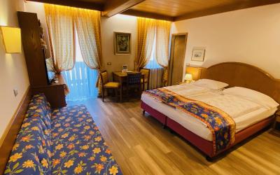 Camera Tripla Classic