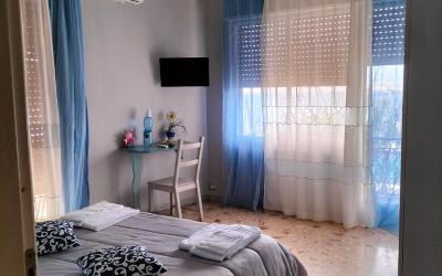 Camera Matrimoniale con Balcone e Vista Mare