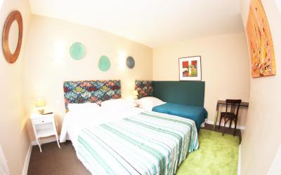 Chambre Triple avec Douche et Toilettes