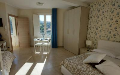 Camera Tripla Superior