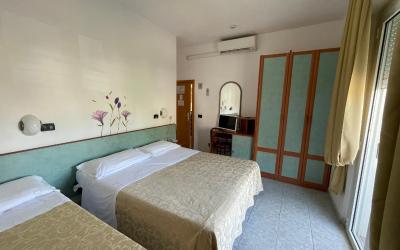 Camera Tripla Comfort