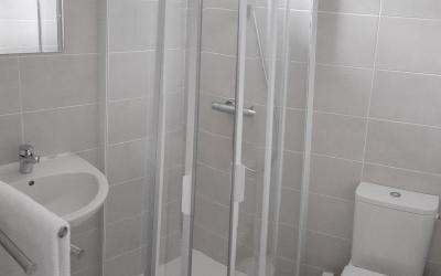 Chambre Lits Jumeaux avec Douche  Chambre Lits Jumeaux avec Douche