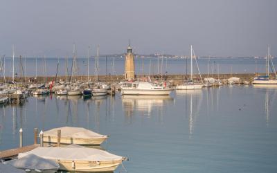 Camera Matrimoniale con Balcone e Vista Lago