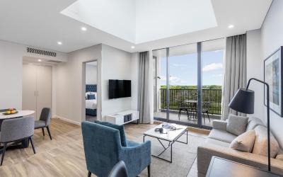 One-Bedroom Luxury King Suite