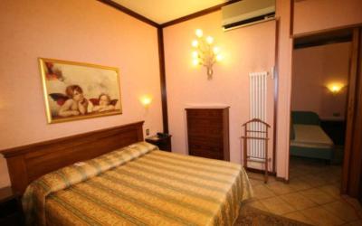 Camera Tripla Classic