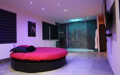 Chambre Lit King-Size avec Baignoire Spa Chambre Lit King-Size avec Baignoire Spa