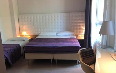 Camera Tripla Superior