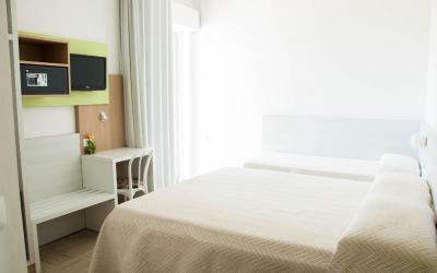 Camera Tripla Standard con Balcone e Vista Mare