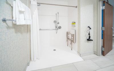 Studio King Suite with Mobility Accessible Tub - Non-Smoking