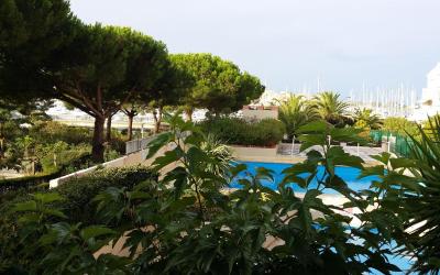 Chambre Familiale - Vue sur Piscine