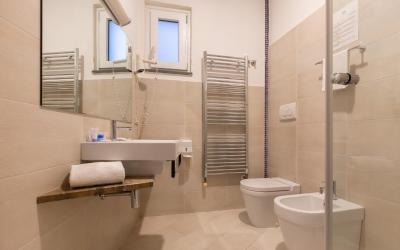 Camera Matrimoniale/Doppia con Letti Singoli con Vista Mare Laterale