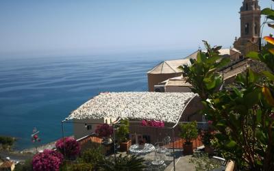 Camera Matrimoniale con Balcone e Vista Mare