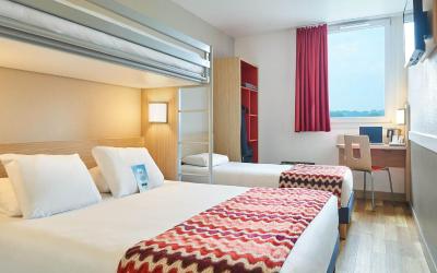 Chambre Quadruple 1 Lit Double 2 Lits Simples Chambre Quadruple 1 Lit Double 2 Lits Simples