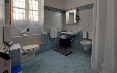 Camera Matrimoniale con Balcone e Vista Mare