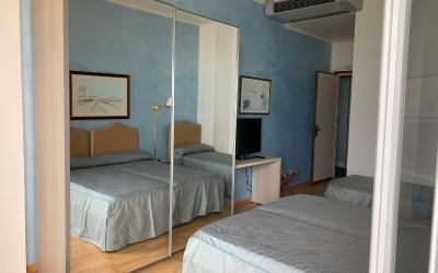 Camera Matrimoniale Standard con Letto Supplementare