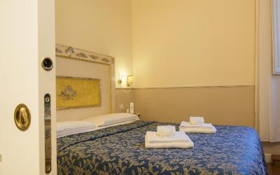 Camera Matrimoniale/Doppia con Letti Singoli