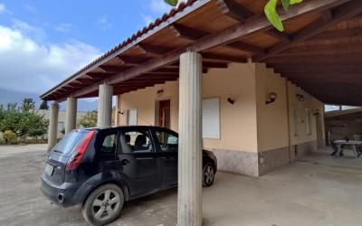 Casa con 4 camere da letto Casa con 4 camere da letto