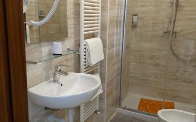 Camera Deluxe Matrimoniale con Bagno Privato e Doccia