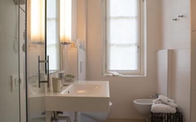 Camera Matrimoniale con Vista Lago Parziale 