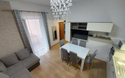 Appartamento con 3 Camere da Letto Appartamento con 3 Camere da Letto