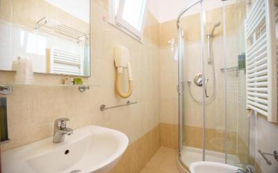 Camera Quadrupla con Vista Mare Laterale