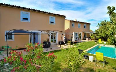 Maison de Vacances Six Chambres Maison de Vacances Six Chambres
