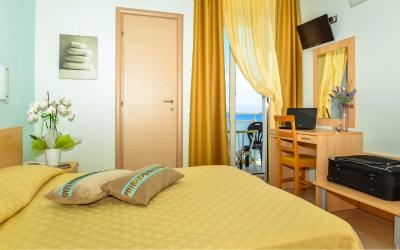 Camera Matrimoniale/Doppia con Letti Singoli con Balcone 