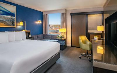 King Room with Roll-In Shower - Disability Access