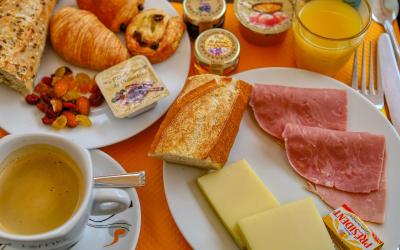 Chambre Double avec Balcon - Vue Partielle sur Mer