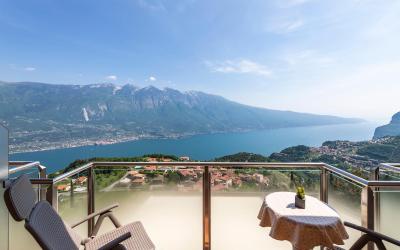 Camera Matrimoniale con Vista Lago