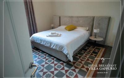 Camera Matrimoniale con Bagno in Comune 