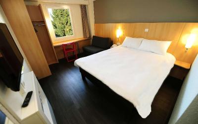 Chambre Standard avec 1 Lit Double et 1 Lit Simple Chambre Standard avec 1 Lit Double et 1 Lit Simple