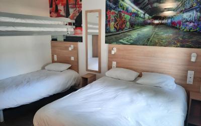 Chambre avec 1u00a0Lit Double et 2u00a0Lits Simples