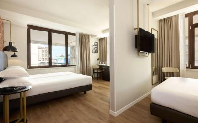  Camera Familiare con 2 Letti Matrimoniali / 1 Letto Matrimoniale e 2 Letti Singoli