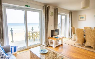 Deluxe Three-Bedroom Apartment with Balcony