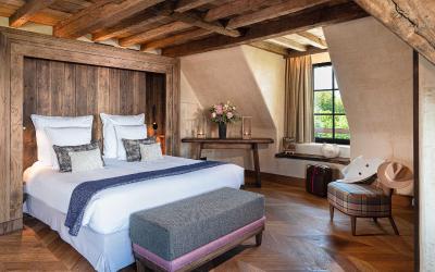 Suite Junior Ru00e9novu00e9e avec Douche et Baignoire de Balnu00e9othu00e9rapie