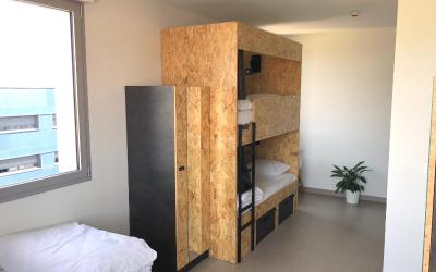 Lit dans Dortoir pour Femmes de 6 Lits Lit dans Dortoir pour Femmes de 6 Lits