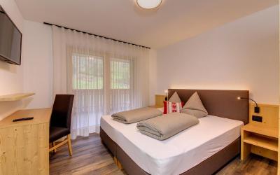 Piccola Camera Matrimoniale/Doppia con Letti Singoli