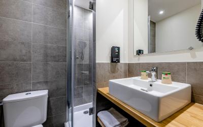 Chambre Double Pop avec Canapu00e9 Chambre Double Pop avec Canapu00e9