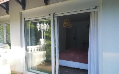Suite Lit King-Size - Vue sur Piscine