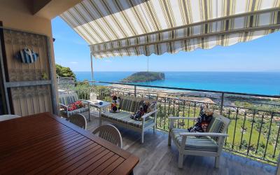 Appartamento con 2 Camere da Letto, Terrazza e Vista Mare