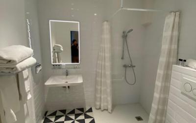 Chambre Double - Accessible aux Personnes u00e0 Mobilitu00e9 Ru00e9duite Chambre Double - Accessible aux Personnes u00e0 Mobilitu00e9 Ru00e9duite